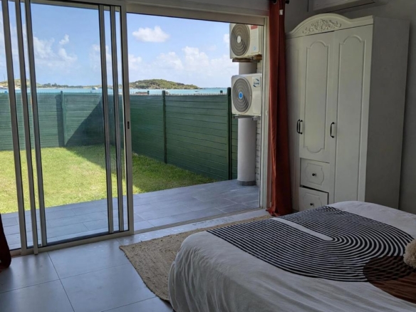 Cul-de-Sac – T3 rez-de-jardin avec jardin et petite vue mer