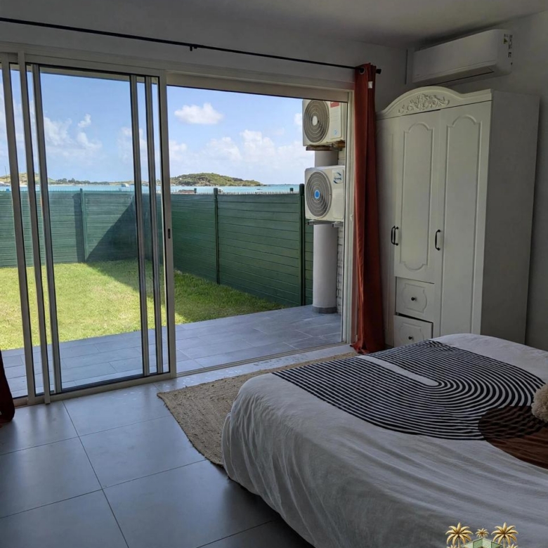 Cul-de-Sac – T3 rez-de-jardin avec jardin et petite vue mer